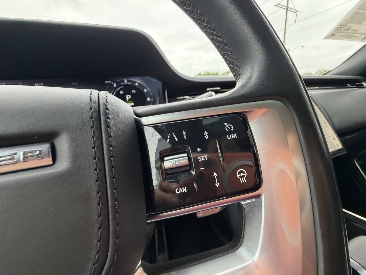 Used 2025 Land Rover Range Rover SE AWD/4WD image 39