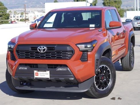 Certified 2025 Toyota Tacoma TRD Off-Road image 3