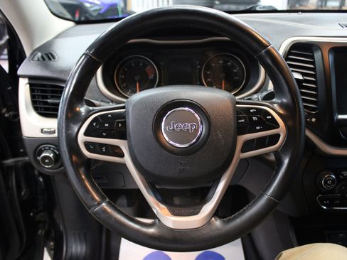 Used 2017 Jeep Cherokee Latitude image 16