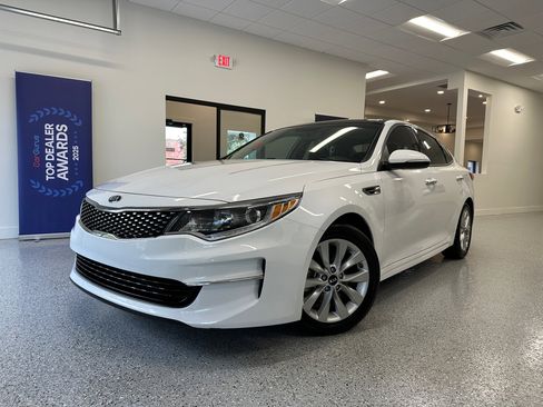 Used 2018 Kia Optima EX w/ Premium Package image 2