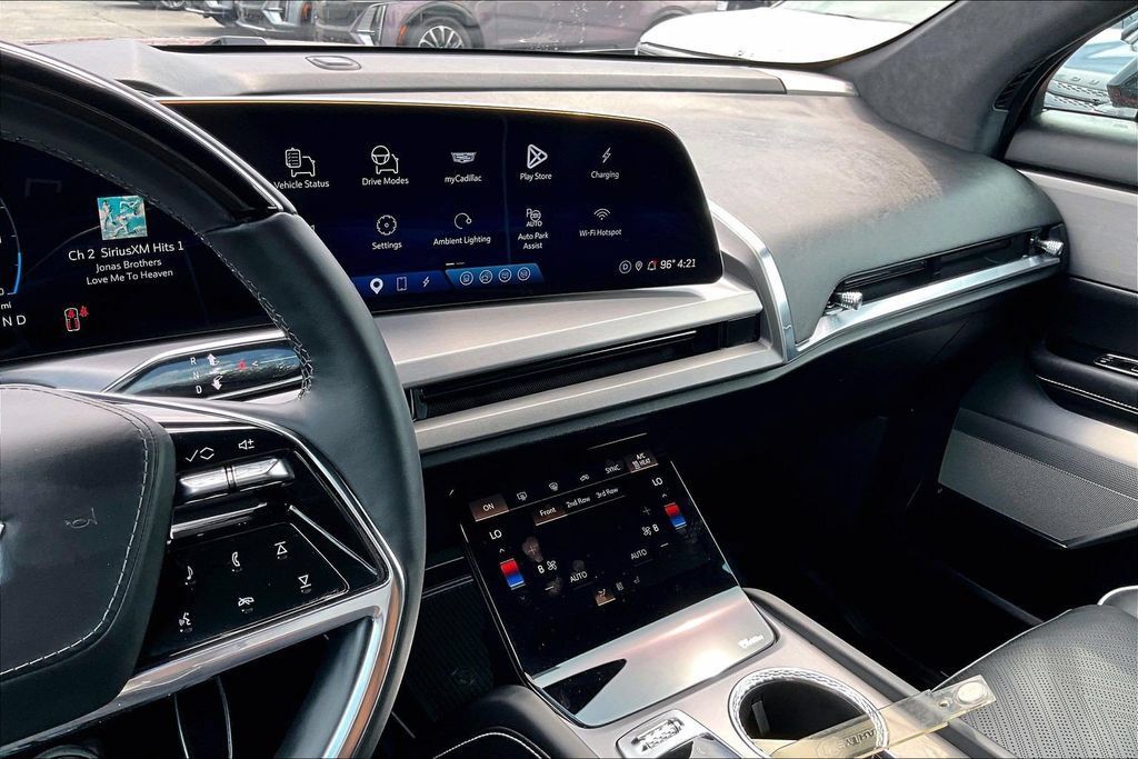 Certified 2026 Cadillac Vistiq Platinum w/ LPO, Floor Liner Package AWD/4WD image 15
