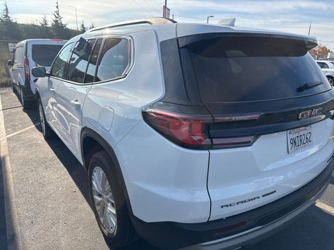 Used 2024 GMC Acadia Elevation image 3