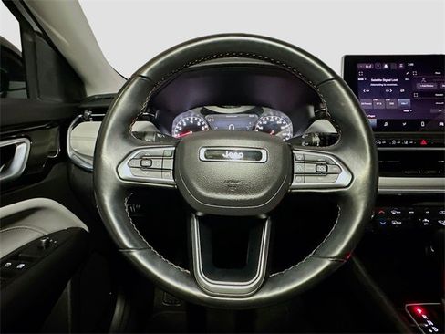 Used 2022 Jeep Compass Limited image 10