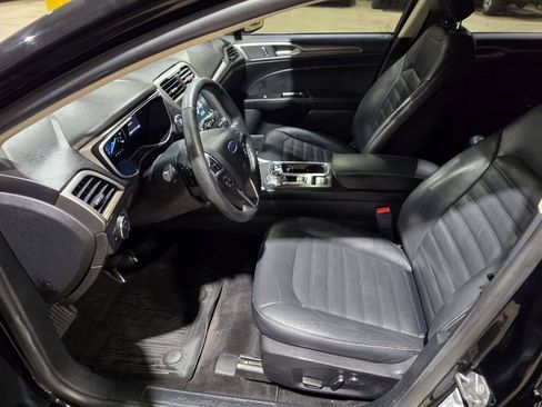 Used 2017 Ford Fusion SE w/ Fusion SE Technology Package FWD image 26