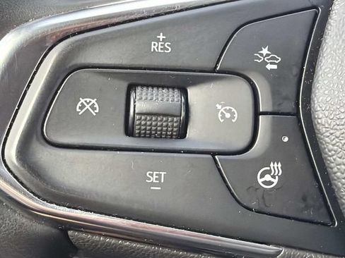 Used 2025 Chevrolet Trax LT w/ LT Convenience Package FWD image 29