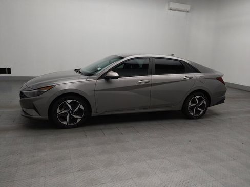 Used 2023 Hyundai Elantra SEL w/ Convenience Package FWD image 2