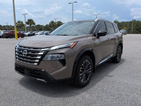 Used 2024 Nissan Rogue Platinum w/ Platinum Premium Package FWD image 9