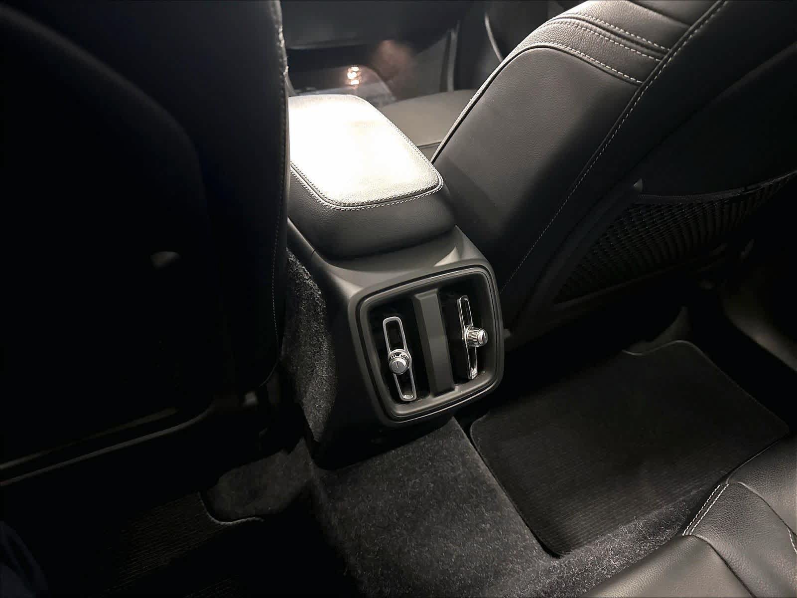 Used 2019 Volvo XC40 T5 Inscription AWD/4WD image 34