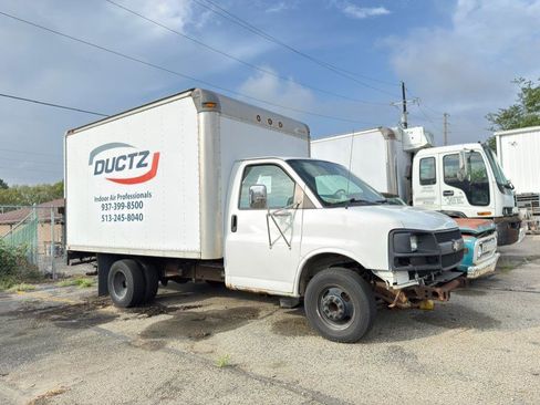 Used 2006 Chevrolet Express 3500 image 2