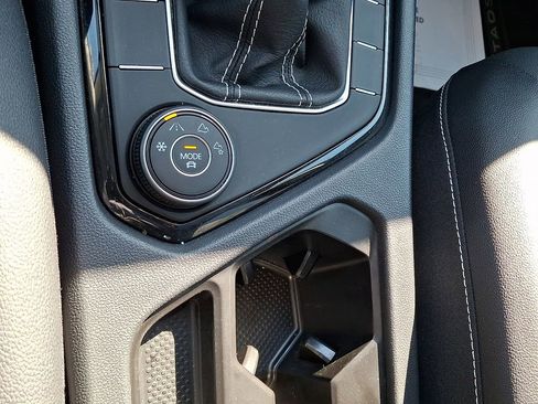 Used 2023 Volkswagen Taos SE w/ Panoramic Sunroof Package image 26