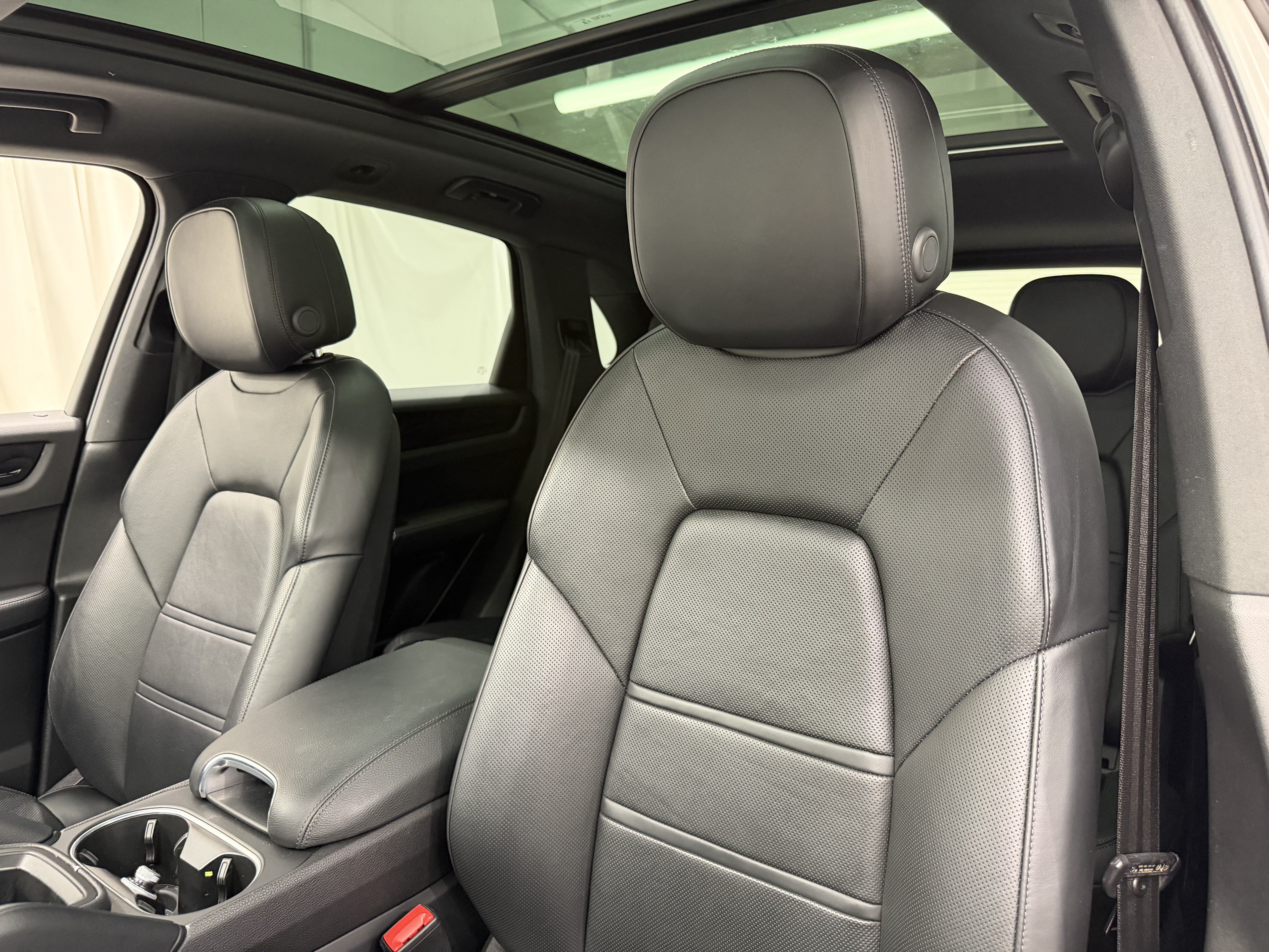 Certified 2023 Porsche Cayenne w/ Premium Package AWD/4WD image 33