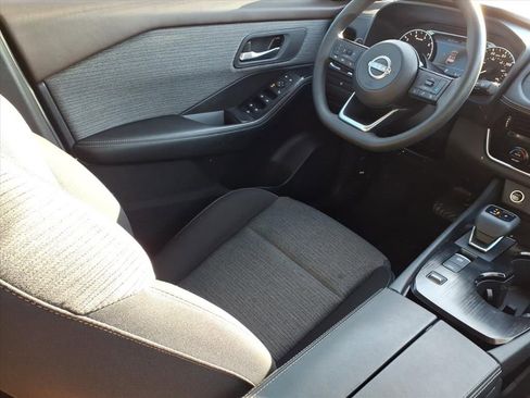 Used 2023 Nissan Rogue SV image 14