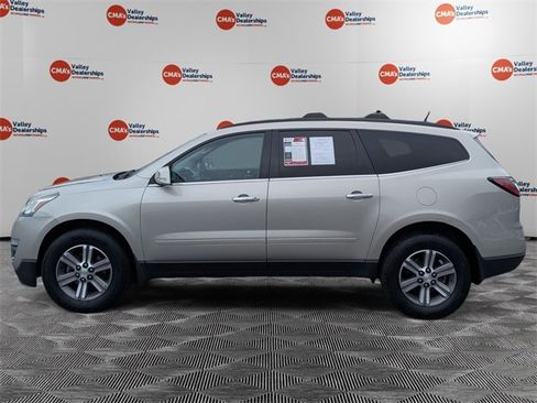Used 2017 Chevrolet Traverse LT image 8