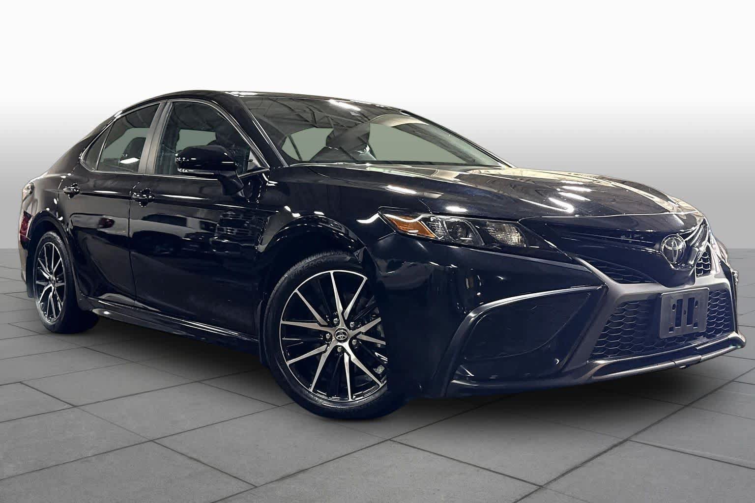Used 2024 Toyota Camry SE w/ Cold Weather Package AWD/4WD image 3