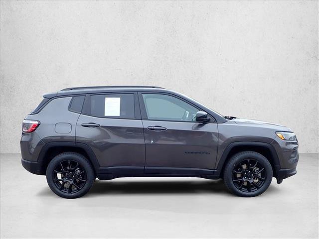 Used 2023 Jeep Compass Latitude w/ Convenience Group AWD/4WD image 5