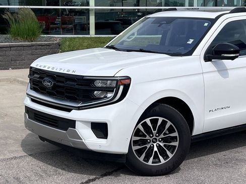 Certified 2025 Ford Expedition Platinum AWD/4WD image 2
