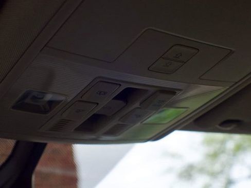 Used 2022 Volkswagen Atlas SE image 32