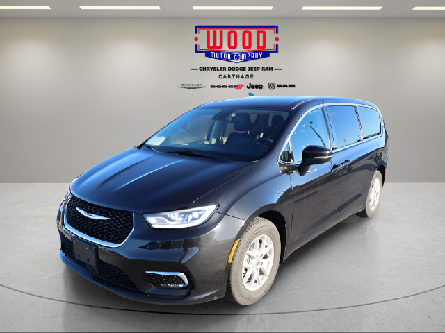 Used 2023 Chrysler Pacifica Touring-L FWD image 11