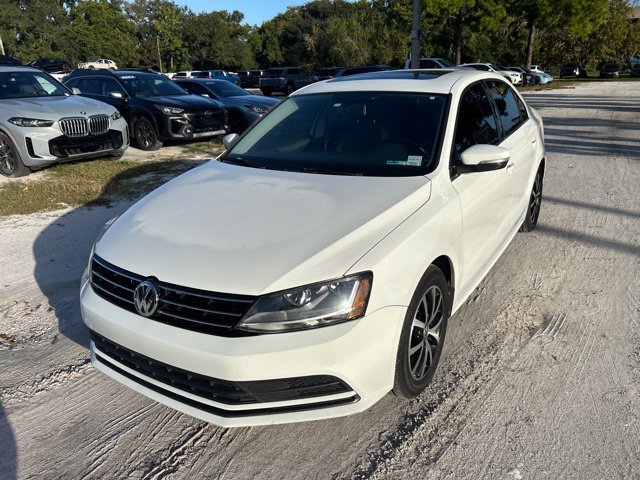 Used 2017 Volkswagen Jetta SE FWD image 2