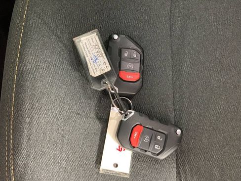 Used 2025 Jeep Wrangler Unlimited Sahara AWD/4WD image 41