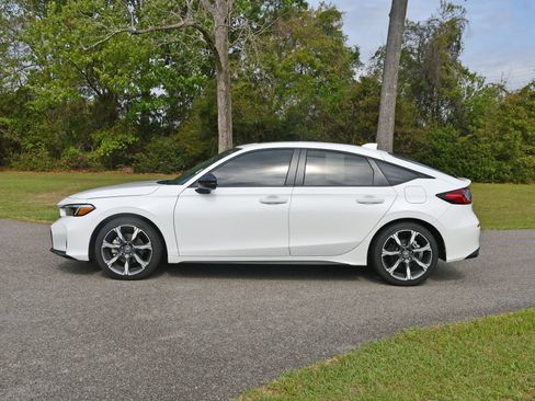 Used 2025 Honda Civic Sport Touring image 2