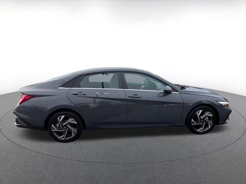Used 2025 Hyundai Elantra SEL image 16