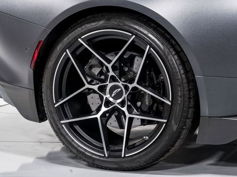 Used 2025 Aston Martin Vanquish image 46