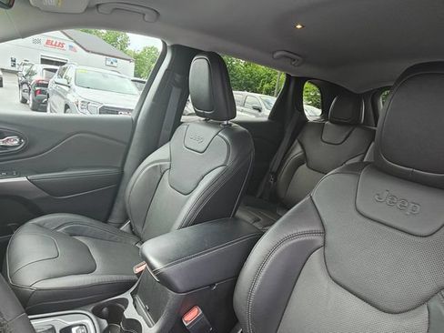 Used 2021 Jeep Cherokee Latitude Lux w/ Mopar Interior Package AWD/4WD image 17