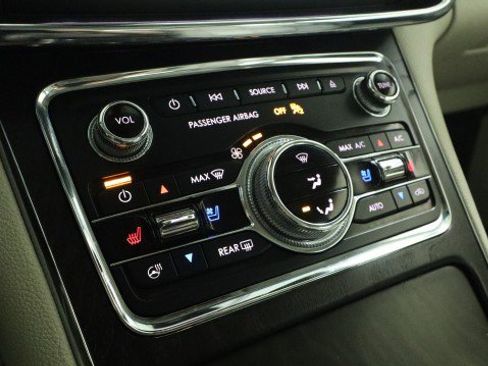 Used 2017 Lincoln Continental Reserve w/ Climate Package image 19