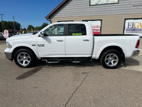 Used 2018 RAM 1500 Laramie w/ Convenience Group AWD/4WD image 8