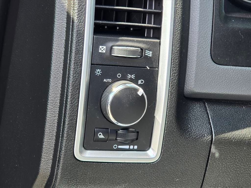 Used 2020 RAM 1500 Classic SLT RWD image 8