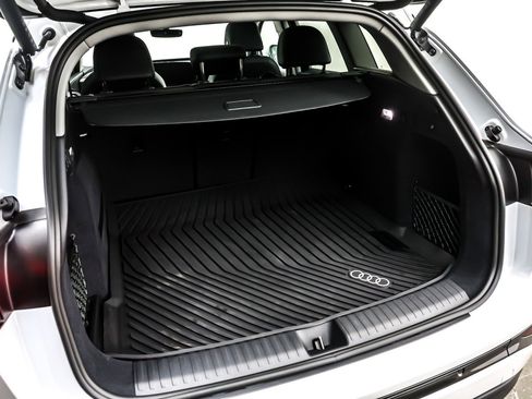 Used 2025 Audi Q6 e-tron Premium w/ Convenience Package image 24