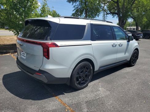 New 2026 Kia Carnival SX FWD image 4