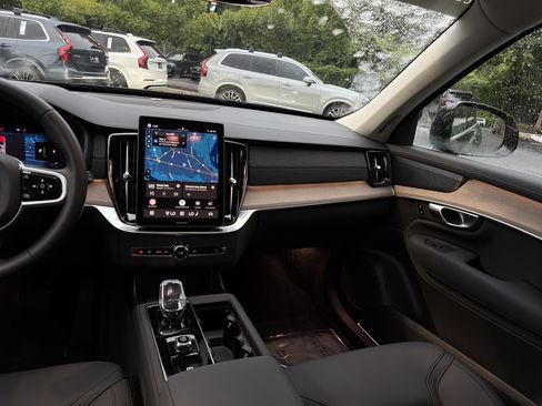 Certified 2026 Volvo XC90 B6 Plus AWD/4WD image 32