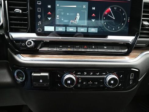 Used 2025 GMC Sierra 1500 Elevation image 11