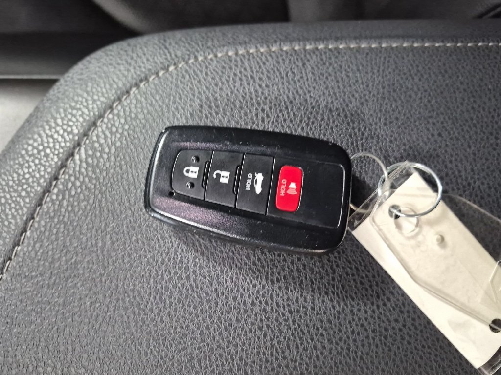 Used 2023 Toyota Camry XSE FWD image 31