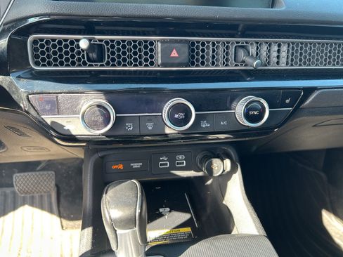 Used 2022 Honda Civic Touring image 17