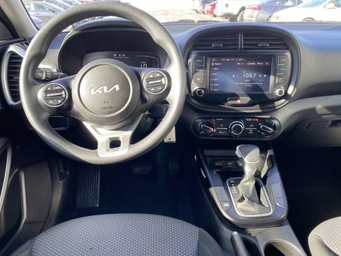 Used 2023 Kia Soul LX image 10
