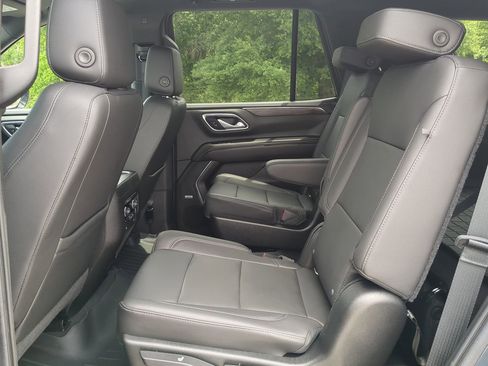 Used 2021 Chevrolet Tahoe Z71 w/ Z71 Signature Package AWD/4WD image 12