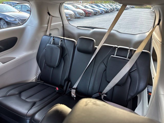 Used 2023 Chrysler Pacifica Touring-L FWD image 47