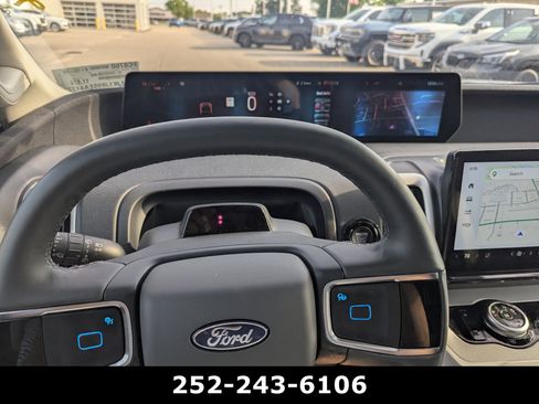 Used 2025 Ford Expedition Max Active AWD/4WD image 17