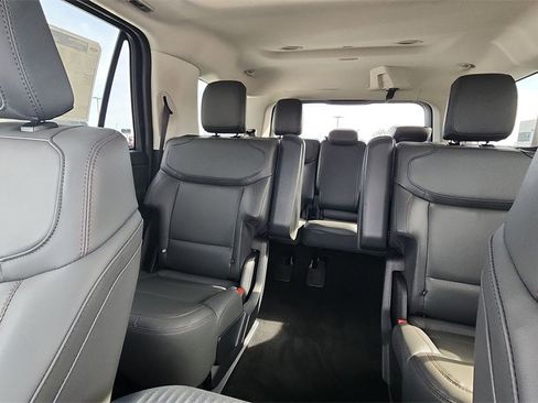 New 2025 Ford Expedition Active image 12