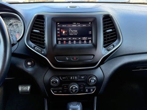 Used 2019 Jeep Cherokee Latitude Plus w/ Comfort/Convenience Group image 22