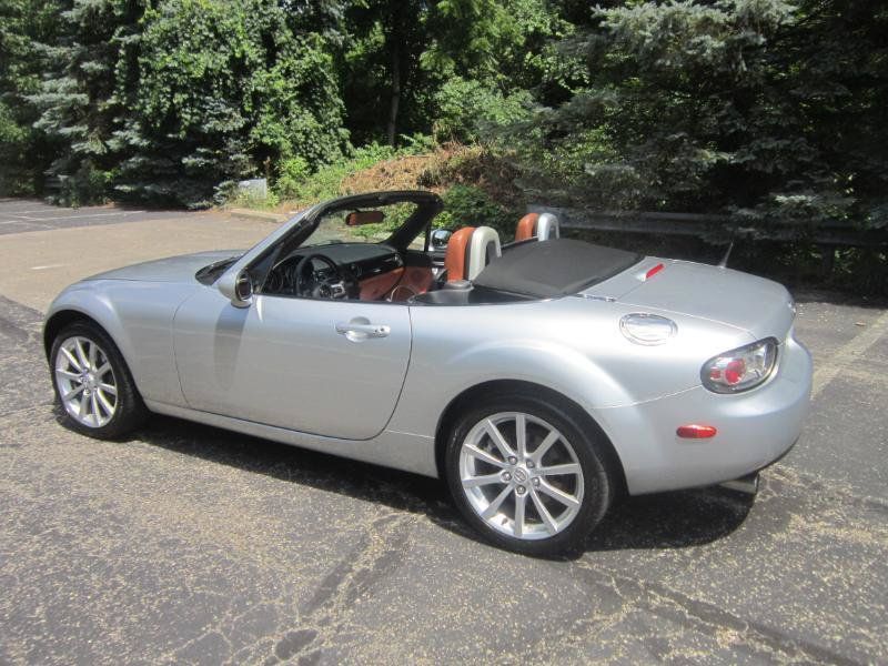 Used 2006 MAZDA MX-5 Miata Grand Touring RWD image 3