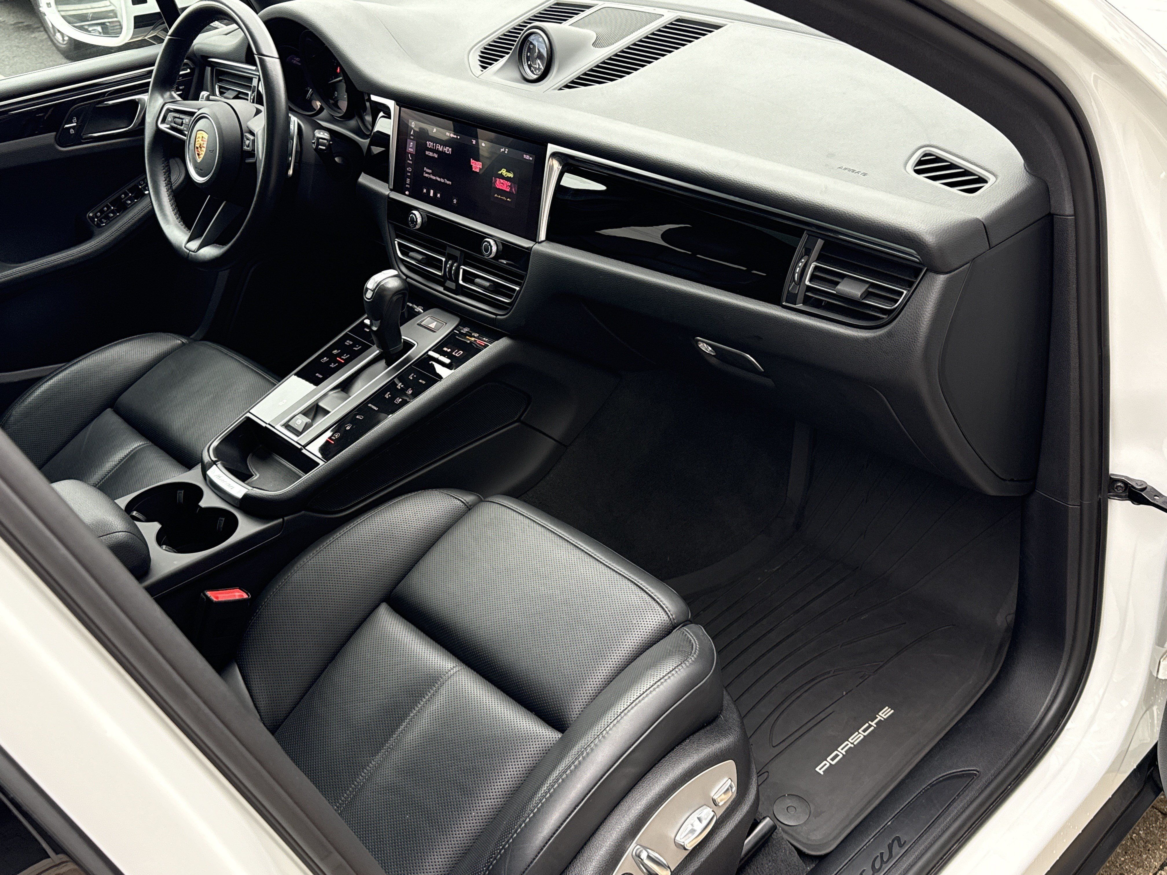 Used 2023 Porsche Macan AWD/4WD image 8