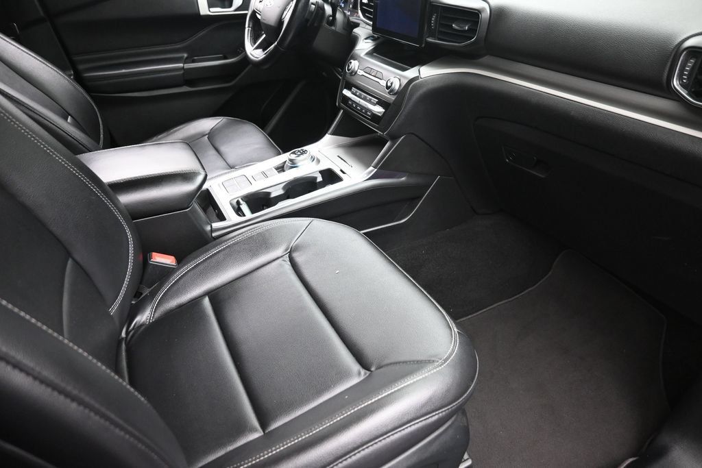 Used 2020 Ford Explorer XLT RWD image 9