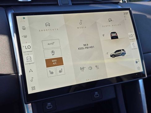 Used 2025 Land Rover Discovery Sport S image 28