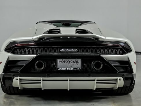 Used 2020 Lamborghini Huracan EVO image 11