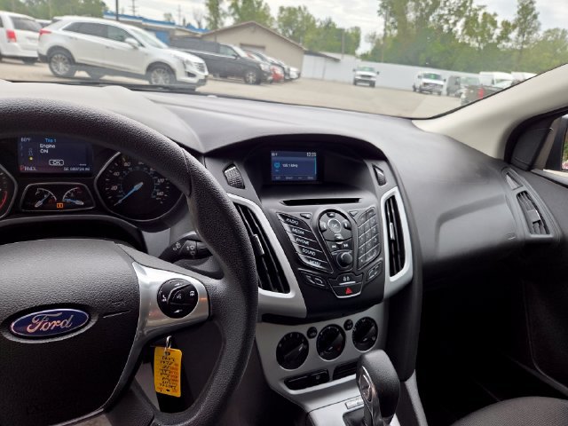 Used 2014 Ford Focus SE FWD image 17