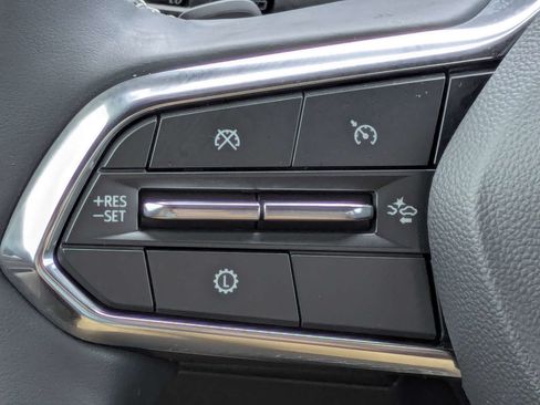 Used 2025 Chevrolet Traverse LT FWD image 33